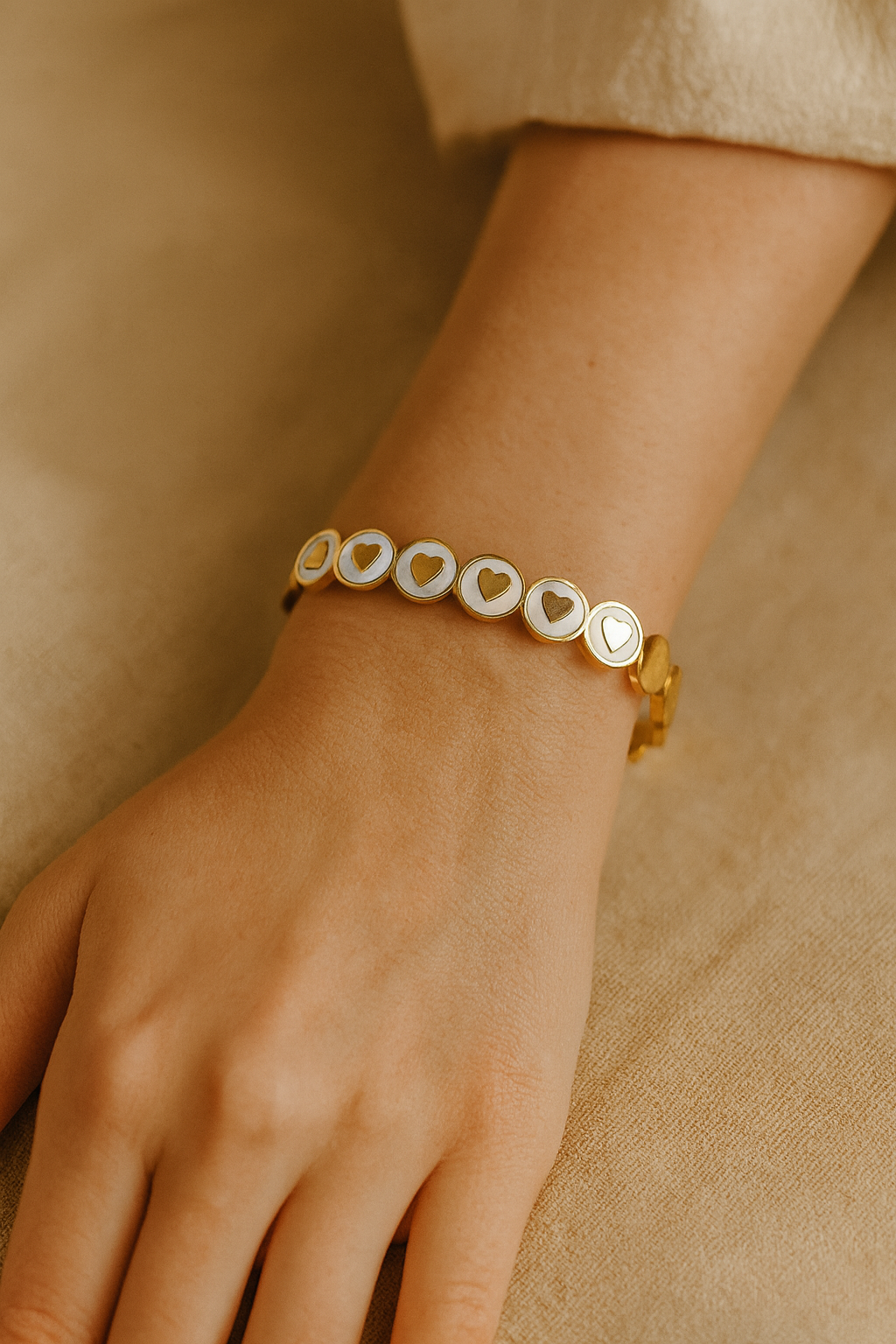 Brazalete 7 corazones - Chapado en Oro de 18k