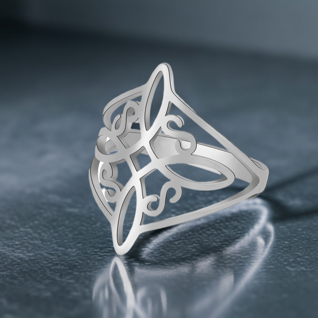 Anillo Nudo de Bruja en Acero Inoxidable